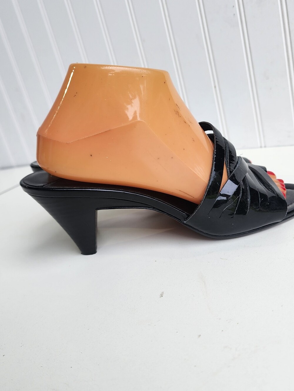 DONALD PLINER BLACK PATENT LTHR STRAPPY SLIDES TOE-THONG MULES SANDALS PUMPS 8.5 - Picture 4 of 10